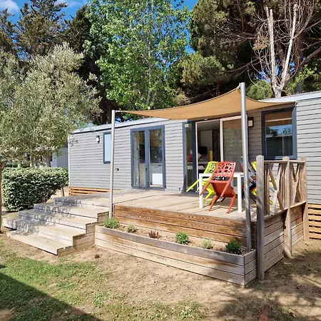 Petit Coin De Paradis A La Yole *